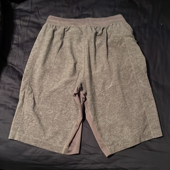 Mens grey lululemon shorts - Picture 2 of 2